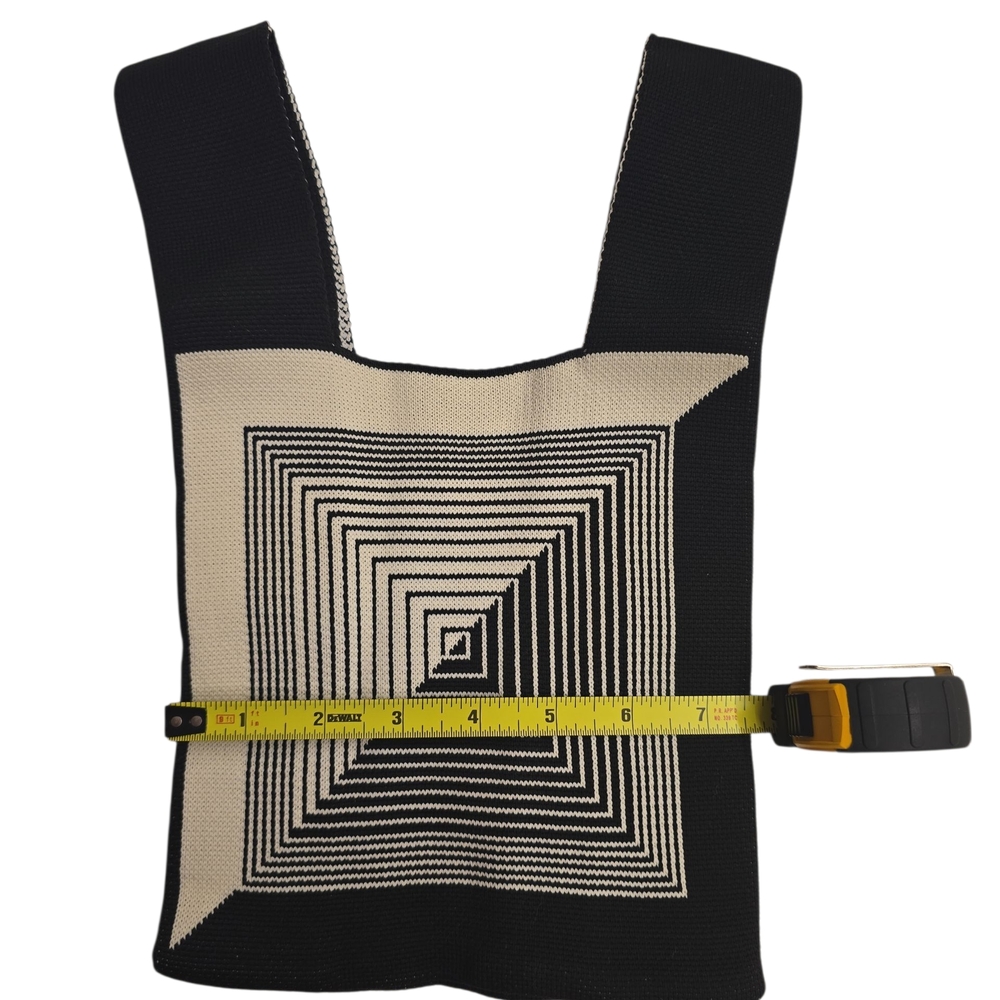 Cream and Black Geometric Clutch with Wristlet - Picture 4 of 6